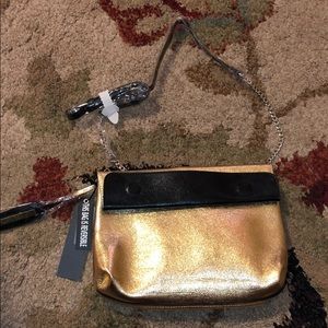 Reversible clutch with strap